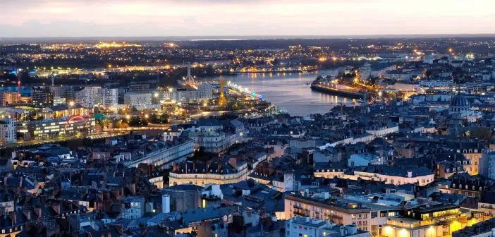 Nantes la nuit vue Loire