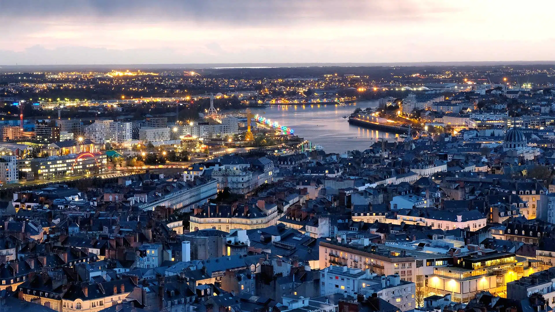 Nantes la nuit vue Loire