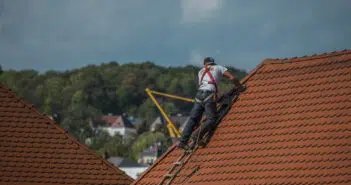 Un problème avec votre toiture dans l'Essonne ? Faites appel à un couvreur et à ses nombreuses compétences !
