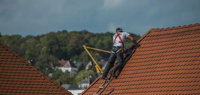 Un problème avec votre toiture dans l'Essonne ? Faites appel à un couvreur et à ses nombreuses compétences !